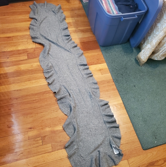 Gray Ruffle Scarf - Picture 4 of 4